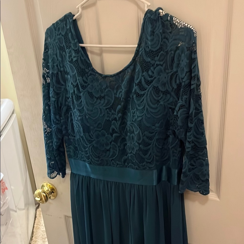 Elegant Teal Lace Bridesmaid’s Dress
